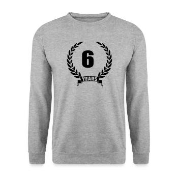 Lauwerkrans 6 Jahre mit Nummer und Bannerjahr - Unisex Pullover - Weißgrau meliert - Vorne - Alina (178cm) & Michal (187cm)