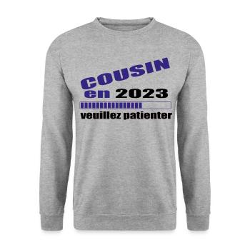 Cousin En 2023 Veuillez Patienter Futur Cousin - Sweat-shirt Unisexe - gris chiné - Devant - Alina (178cm) & Michal (187cm)