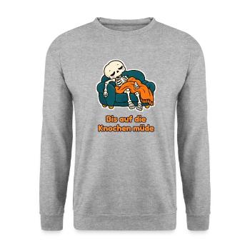 Bis auf die Knochen müde – Skelett auf dem Sofa - Unisex Pullover - Weißgrau meliert - Vorne - Alina (178cm) & Michal (187cm)