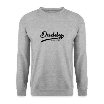 DADDY SINCE 2014 VATER PAPA GESCHENK VATERTAG - Unisex Pullover - Weißgrau meliert - Vorne - Alina (178cm) & Michal (187cm)