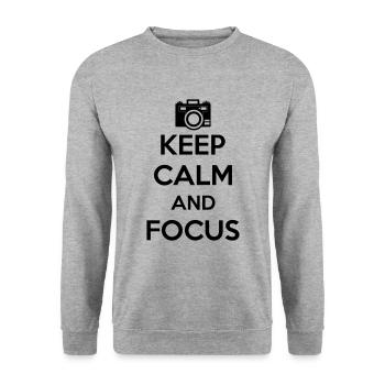 Keep Calm and Focus Photography - Unisex Pullover - Weißgrau meliert - Vorne - Alina (178cm) & Michal (187cm)