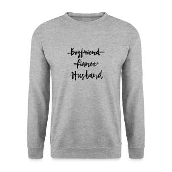 Boyfriend to Fiance to Husband - Unisex Pullover - Weißgrau meliert - Vorne - Alina (178cm) & Michal (187cm)