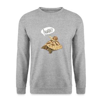 Schnecke im Geschwindigkeitsrausch – Schildkröte - Unisex Pullover - Weißgrau meliert - Vorne - Alina (178cm) & Michal (187cm)