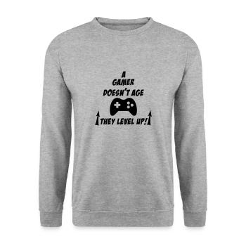 Ein Spieler altert nicht, er steigt auf - Unisex Pullover - Weißgrau meliert - Vorne - Alina (178cm) & Michal (187cm)