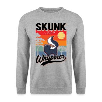 Stinktier Flüsterer Skunk Whisperer - Unisex Pullover - Weißgrau meliert - Vorne - Alina (178cm) & Michal (187cm)