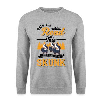 Stinktier Liebhaber - Unisex Pullover - Weißgrau meliert - Vorne - Alina (178cm) & Michal (187cm)