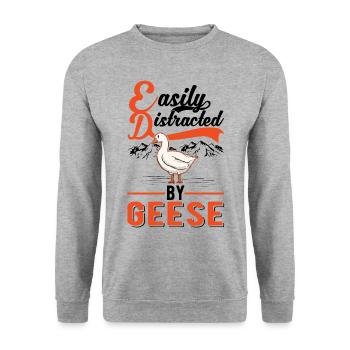 Easily distracted by Geese Gänsezüchter Gänse - Unisex Pullover - Weißgrau meliert - Vorne - Alina (178cm) & Michal (187cm)