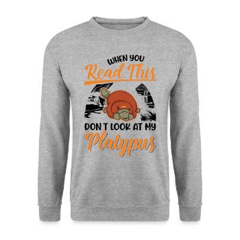 Schnabeltier Platypus - Unisex Pullover - Weißgrau meliert - Vorne - Alina (178cm) & Michal (187cm)