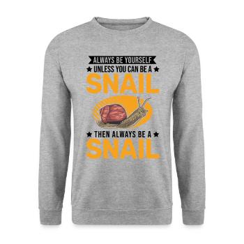 Always be yourself Snail Schnecke - Unisex Pullover - Weißgrau meliert - Vorne - Alina (178cm) & Michal (187cm)