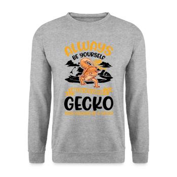 Always be yourself Unless you can be a Gecko - Unisex Pullover - Weißgrau meliert - Vorne - Alina (178cm) & Michal (187cm)