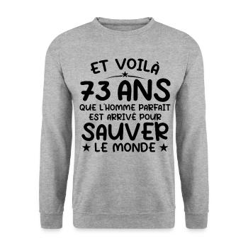73 Jahre Jubiläumsgeschenk 73 Jahre alte Männer - Unisex Pullover - Weißgrau meliert - Vorne - Alina (178cm) & Michal (187cm)