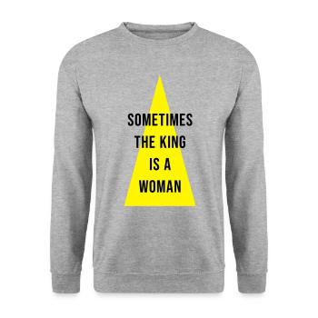 Sometimes The King Is A Woman - Unisex Pullover - Weißgrau meliert - Vorne - Alina (178cm) & Michal (187cm)