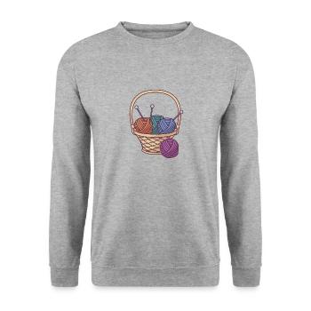 Korb mit Wollknäueln und Nadeln - Unisex Pullover - Weißgrau meliert - Vorne - Alina (178cm) & Michal (187cm)