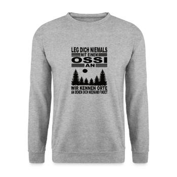 Leg Dich Niemals mit einem Ossi An - Unisex Pullover - Weißgrau meliert - Vorne - Alina (178cm) & Michal (187cm)