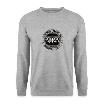 Vintage Made In 2022 Original Part Geburtstag 2022 - Unisex Pullover - Weißgrau meliert - Vorne - Alina (178cm) & Michal (187cm)