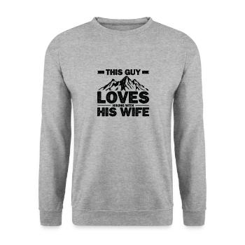 The Mountains are Calling Outdoor Wandern Wanderer - Unisex Pullover - Weißgrau meliert - Vorne - Alina (178cm) & Michal (187cm)