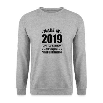 Made in 2019 Vintage Retro Limited Edition - Unisex Sweatshirt - salt & pepper - Front - Alina (178cm) & Michal (187cm)