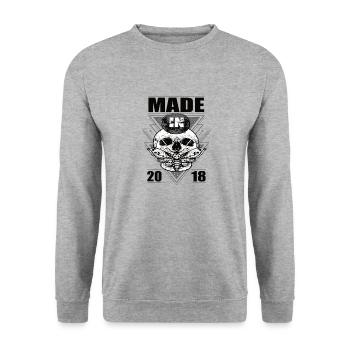 Fabriqué en 2018 Vintage Retro Limited Edition - Sweat-shirt Unisexe - gris chiné - Devant - Alina (178cm) & Michal (187cm)