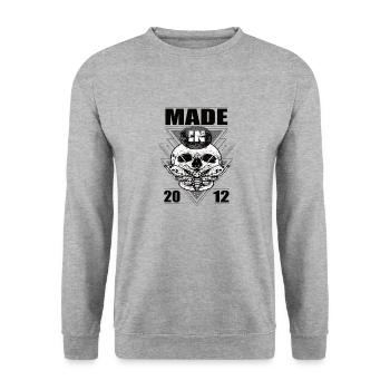 Made in 2012 Vintage Retro Limited Edition - Unisex Pullover - Weißgrau meliert - Vorne - Alina (178cm) & Michal (187cm)