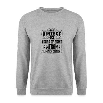 62 Years Of Being Awesome 62 Geburtstag 62 Jahre - Unisex Pullover - Weißgrau meliert - Vorne - Alina (178cm) & Michal (187cm)