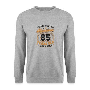 This is what an 85-year-old looks like. - Unisex Sweatshirt - salt & pepper - Front - Alina (178cm) & Michal (187cm)