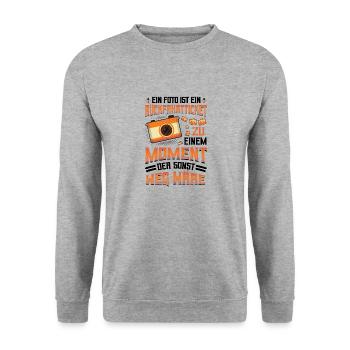 Foto Rückfahrticket Vergangenheit Fotograf. - Unisex Pullover - Weißgrau meliert - Vorne - Alina (178cm) & Michal (187cm)