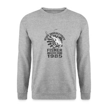 Never Underestimate Fisher Born In 1985 - Unisex Pullover - Weißgrau meliert - Vorne - Alina (178cm) & Michal (187cm)
