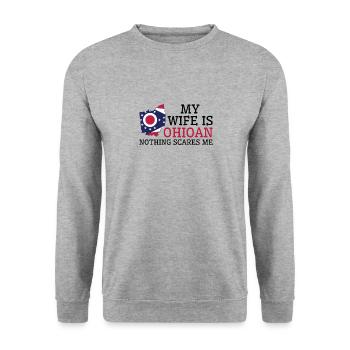 Nichts macht mir Angst Ohioan Wife Ohio - Unisex Pullover - Weißgrau meliert - Vorne - Alina (178cm) & Michal (187cm)