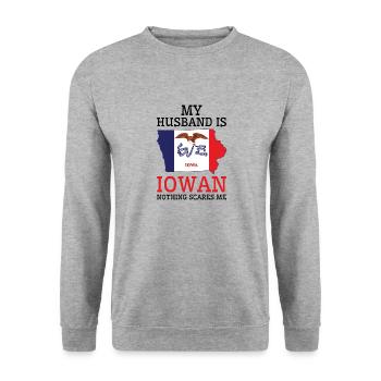 Nichts macht mir Angst Iowan Ehemann Iowa - Unisex Pullover - Weißgrau meliert - Vorne - Alina (178cm) & Michal (187cm)