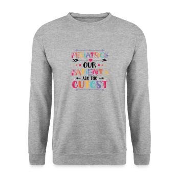 Pädiatrie Unsere Patienten Sind Die Süßesten - Unisex Pullover - Weißgrau meliert - Vorne - Alina (178cm) & Michal (187cm)