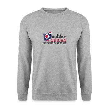 Nichts macht mir Angst Ohioan Husband Ohio - Unisex Pullover - Weißgrau meliert - Vorne - Alina (178cm) & Michal (187cm)