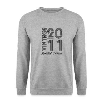 Millésime 2011 Vintage Anniversaire Rétro Vintage - Sweat-shirt Unisexe - gris chiné - Devant - Alina (178cm) & Michal (187cm)