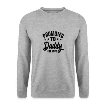 Promoted To Daddy Est 1973 - Unisex Pullover - Weißgrau meliert - Vorne - Alina (178cm) & Michal (187cm)