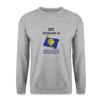 Nichts macht mir Angst Oregonian Ehemann Oregon - Unisex Pullover - Weißgrau meliert - Vorne - Alina (178cm) & Michal (187cm)