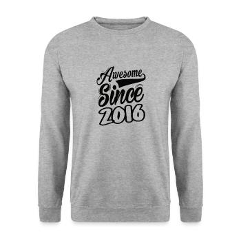 Awesome Since 2016 - Unisex Pullover - Weißgrau meliert - Vorne - Alina (178cm) & Michal (187cm)