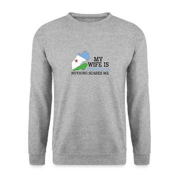 Nichts macht mir Angst Meine Frau ist - Unisex Pullover - Weißgrau meliert - Vorne - Alina (178cm) & Michal (187cm)