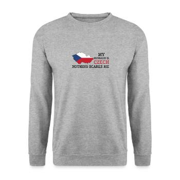 Nichts macht mir Angst Meine Frau ist tschechisch - Unisex Pullover - Weißgrau meliert - Vorne - Alina (178cm) & Michal (187cm)