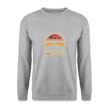 2014 Vintage Retro Geburtstagsgeschenk - Unisex Pullover - Weißgrau meliert - Vorne - Alina (178cm) & Michal (187cm)