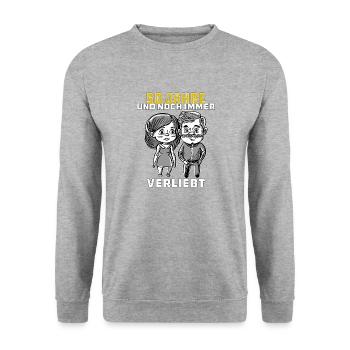 PAAR 50 JAHRE UND NOCH IMMER VERLIEBT - Unisex Pullover - Weißgrau meliert - Vorne - Alina (178cm) & Michal (187cm)