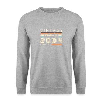 Jahrgang 2004 Retro 2004 Geburtstagsgeschenk - Unisex Pullover - Weißgrau meliert - Vorne - Alina (178cm) & Michal (187cm)