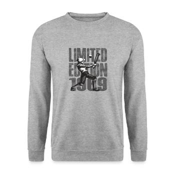 Édition limitée 1969 Édition limitée Cricket - Sweat-shirt Unisexe - gris chiné - Devant - Alina (178cm) & Michal (187cm)