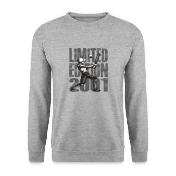 Limited Edition 2001 Limited Edition Cricket - Unisex Pullover - Weißgrau meliert - Vorne - Alina (178cm) & Michal (187cm)