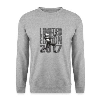Limited Edition 2017 Limited Edition Cricket - Unisex Pullover - Weißgrau meliert - Vorne - Alina (178cm) & Michal (187cm)