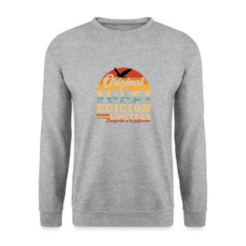Vinatge 1954 Geburtstagsgeschenk - Unisex Pullover - Weißgrau meliert - Vorne - Alina (178cm) & Michal (187cm)