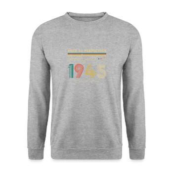 Ausgezeichnet seit 1945 Vintage Geburtstagsgeschenk - Unisex Pullover - Weißgrau meliert - Vorne - Alina (178cm) & Michal (187cm)