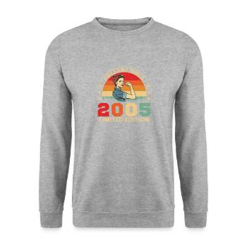 2005 Women's Birthday Limited Edition Vintage - Unisex Pullover - Weißgrau meliert - Vorne - Alina (178cm) & Michal (187cm)