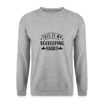 Honey Wildlife mit ironischem Zitat „Imkerei“ - Unisex Pullover - Weißgrau meliert - Vorne - Alina (178cm) & Michal (187cm)