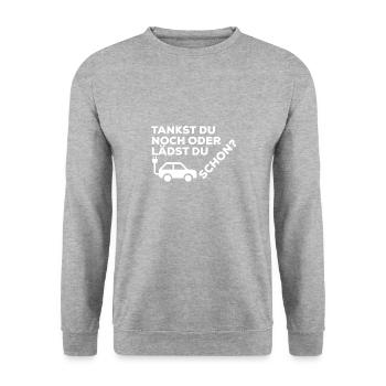 Tankst du noch oder lädst du schon? - Unisex Pullover - Weißgrau meliert - Vorne - Alina (178cm) & Michal (187cm)