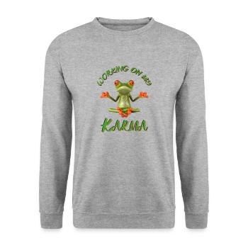 Slogan Humor Frosch "an meinem Karma arbeiten" - Unisex Pullover - Weißgrau meliert - Vorne - Alina (178cm) & Michal (187cm)