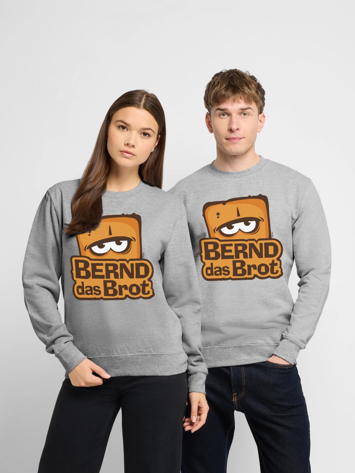 Bernd Das Brot Logo - Unisex Pullover - Weißgrau meliert - Vorne - Alina (178cm) & Michal (187cm)